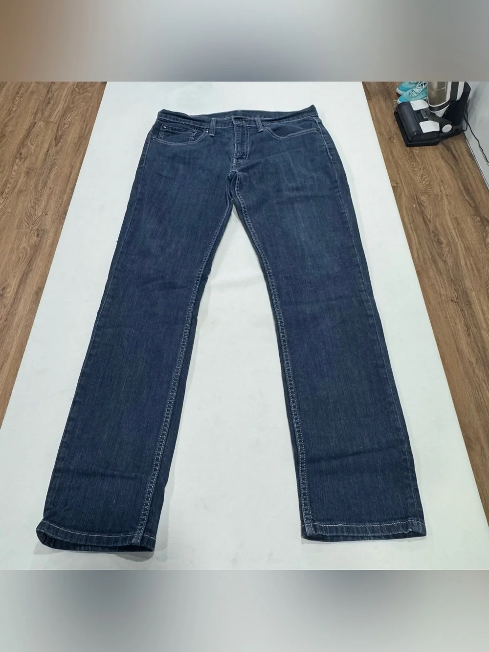 Levis slim straight